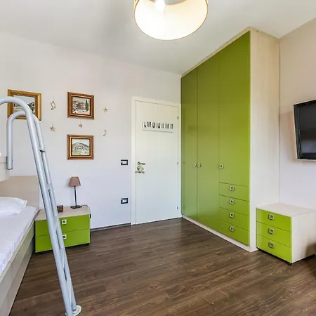 Apartment Lights 2br With Balcony By Pikhost