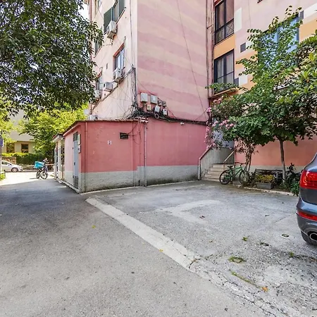 Lights 2br With Balcony By Pikhost Apartment Tirana