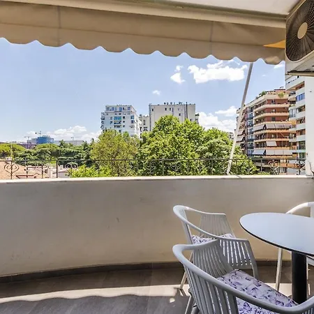Apartment Lights 2br With Balcony By Pikhost