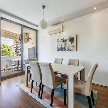 Lights 2br With Balcony By Pikhost شقة تيرانا